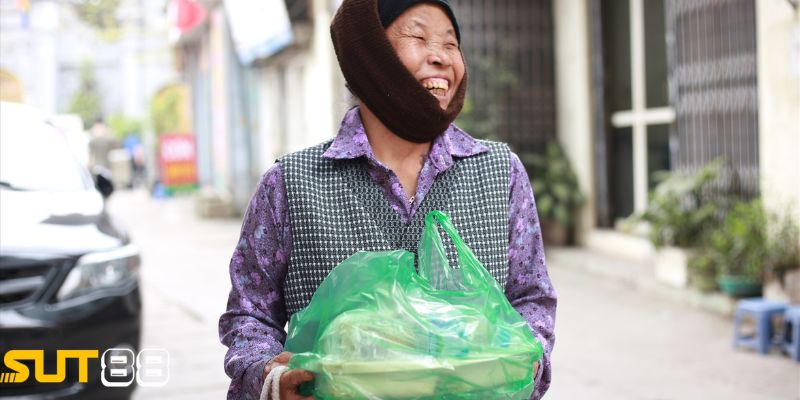 sut88 cung red cross tang 10000 suat an cho cong nhan